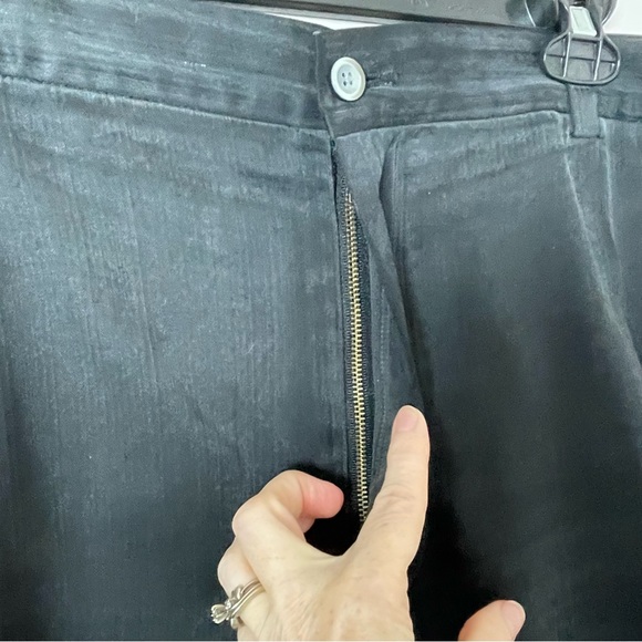 Tommy Bahama Dress Shorts Silk Pleated Front 4 Pockets Black Size 44 - Picture 2 of 7